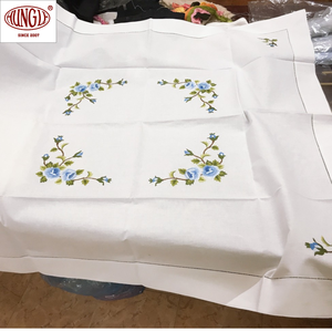 Venta al por mayor de manteles multicolores con bordado de animales florales para la decoración del hogar elegante para mejorar el diseño de interiores - Product Image 1