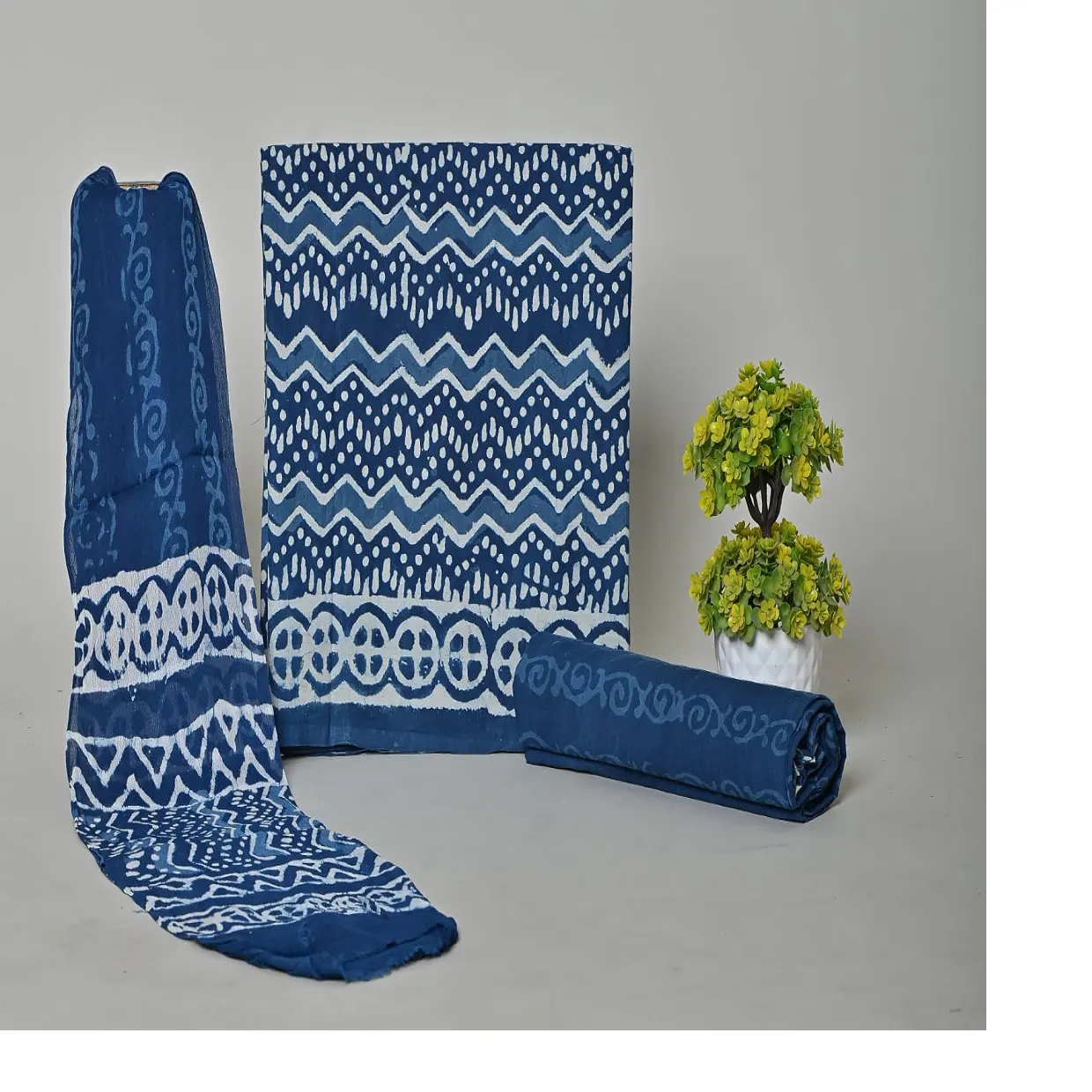 Maßge schneider ter königsblauer Ikat-Print-Siebdruck-Baumwoll stoff zur Herstellung von Kleidung und zur Verwendung als Heim textilien