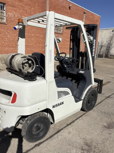 Offre exclusive aux enchères pour chariots élévateurs pneumatiques MU1F2A25LV 2016, capacité de maintien de 5000 LBS - Product Image 2