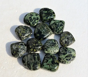 Kambaba Jasper คริสตัลสีเขียวที่เขี่ยบุหรี่หัวใจพองๆแกะสลักหินธรรมชาติฮวงจุ้ยของขวัญตกแต่งบ้านตามสั่ง - Product Image 6