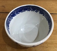 Robuuste, milieuvriendelijke, gepolijste keramische schaal met mooi patroon, aangepaste kleur, logo, klassieke stijl, geschikt voor thuis, hotel en restaurant.