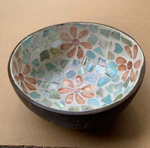 Bol décoratif en bambou et coquille de noix de coco, finition laquée nacre, pour décoration de table, Vietnam - Product Image 4