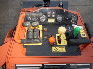 Minicargadora de orugas Ditch Witch SK800 con motor diésel Kubota, PLC, motor de alta eficiencia, bomba de rodamientos y caja de cambios delantera Hurricane - Product Image 4