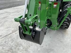 Tractor 4x4 de Alta Calidad Jon Deere 4044M 2023, 43HP, el Mejor Retroexcavadora para Agricultura, Incluye Bomba, Motor, Engranaje y Núcleo - Product Image 5