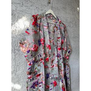 Kimono Ligero de Algodón con Estampado Floral, Perfecto como Pareo para Trajes de Baño - Product Image 3
