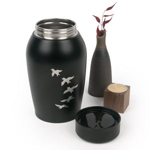 Buena calidad decorativa personalizada cremación urna hecha a mano vajilla ataúd suministros OEM personalizado estilo americano cremación urna - Product Image 1