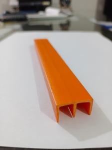 Riel Guía de Puerta Corredera en Forma de U Doble de PVC Rígido Extruido Personalizado o Canal E para Sistemas de Puertas Correderas de Vidrio - Product Image 5