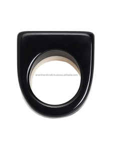 Anillo de resina de moda colorido hermoso pulido hecho a mano de la mejor calidad personalizado al por mayor para mujer hecho a mano en la India - Product Image 3