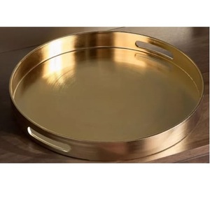 Plateau de service pour le thé, le café et le petit-déjeuner en métal fait à la main avec poignées, vaisselle décorative pour la restauration - Product Image 1