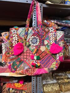 Bolso Tote Bohemio Bordado a Mano con Decoración de Conchas y Diseño de Parches con Pompones para Uso Diario de Mujeres, Forro de Algodón - Product Image 2