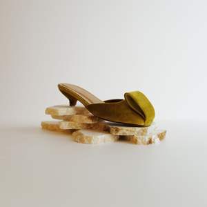 Sandales à talons bas en silicone écologique KMS de haute qualité pour un style élégant et sophistiqué, fabriquées à la main en Indonésie - Product Image 1