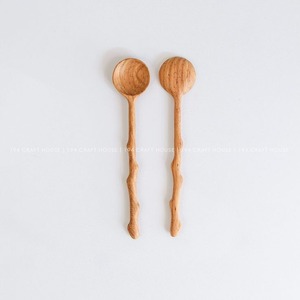 Serveur de salade en bois naturel à motifs uniques pour la soupe à salade et les fruits épicés mélangeant un ensemble de serveurs de salade à source éthique esthétique - Product Image 3