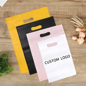 Personalizado plástico impressão logotipo preto compras embalagem cortado sacos para o negócio