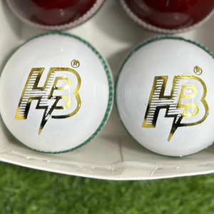 Pelota de Cricket Blanca y Roja Personalizada OEM, 4 Piezas, Cuero, Hecha a Mano, Entrenamiento, Resistente, Calidad Estándar Internacional, Salstar Sports - Product Image 4