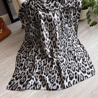 Écharpe de tête à motif unique pour femmes été doux violet soie imprimé châle robes de soirée carré Polyester Hijab pour les femmes musulmanes