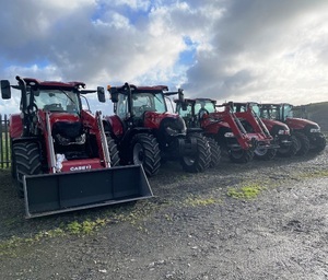 รถแทรกเตอร์ Case IH ขับเคลื่อน 4 ล้อ พร้อมที่ตักด้านหน้า สีแดง เครื่องจักรกลการเกษตร - Product Image 2
