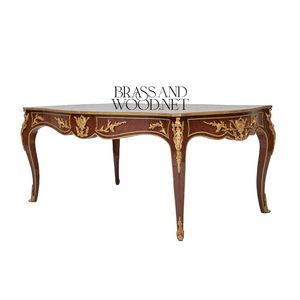 Table basse de luxe avec incrustations en bois artisanales et élégantes détails en laiton pour une décoration de salon classique - Product Image 4