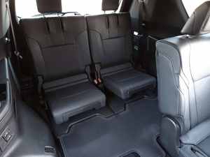 SUV d'occasion 2024 V6 3,5 litres atmosphérique, importation européenne, conduite à gauche, norme Euro V, transmission automatique, sièges en cuir - Product Image 3