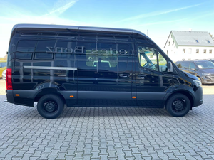 Mercedes-Benz Sprinter 319 d'occasion 2025, 2.0L 4 cylindres (190 ch), propulsion arrière, diesel Euro 6, transmission automatique, conduite à gauche - Product Image 4