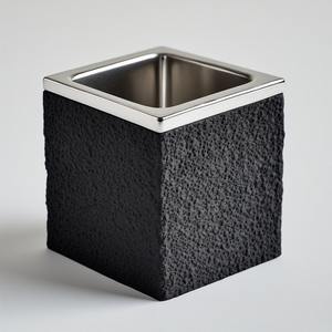 Porte-brosse à dents en métal robuste avec un design moderne, écologique et résistant à la rouille, idéal pour les zones intérieures humides - Product Image 6