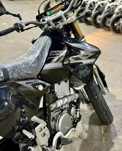 รถมอเตอร์ไซค์ DR-Z400SM 398cc สูบเดียว รุ่นฮิตประจำปี 2024 มีจำหน่ายแล้ว - Product Image 1