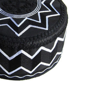 Nouvelle Casquette de Prière Islamique Personnalisée Imprimée Omani pour Hommes Musulmans, Formelle, Imperméable, 100% Coton, Broderie, Vente en Gros - Product Image 4