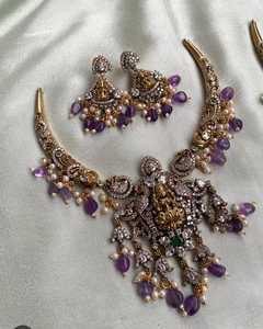 Conjunto de collar tradicional Lakshmi Hasli con joyería de templo chapado en oro Balis a juego para mujeres joyería nupcial del sur de la India - Product Image 1