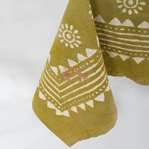 Mantel de Algodón 100% con Diseño Floral Artesanal Elegante Estampado a Mano Dabu, Cubierta de Mesa Hecha a Mano de Estilo Tradicional para el Hogar - Product Image 5