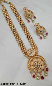 ENSEMBLE DE BIJOUX INDIENS TRADITIONNELS ET À LA MODE EN CUIVRE ENSEMBLE DE BIJOUX DE MARIAGE POUR FEMMES BOUCLES D'OREILLES ET COLLIER - Product Image 2