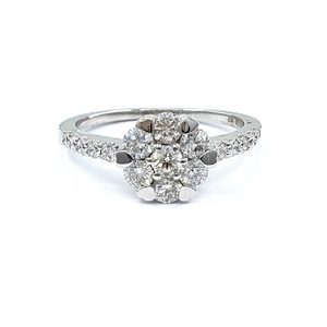 Bague élégante en or blanc massif 18 carats de haute qualité avec diamants véritables en grappe ronde et sertissage à griffes pour femme, idéale pour mariage, fiançailles et soirées. - Product Image 1