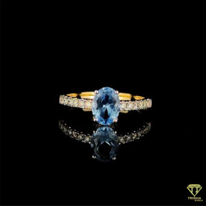 Bague ovale Aqua bleue élégante avec diamants Moissanite brillants serti griffes plaqué rhodium pour mariages et anniversaires - Product Image 5