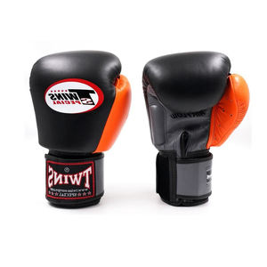 Gants de boxe légers en cuir orange et noir avec poignées respirantes et support de poignet auto-agrippant pour l'entraînement - Product Image 3
