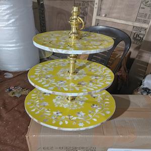 Support à gâteau de luxe en nacre incrustée, design moderne et élégant, résistant au four, forme unique, taille pour les fêtes, les hôtels, personnalisable - Product Image 3