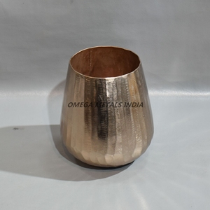 Vase moderne personnalisé en métal blanc moucheté avec finition texturée et structure ovale élégante pour un style artistique à la maison - Product Image 2