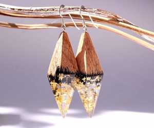 Pendientes creativos de resina de madera de estilo bohemio europeo, pendientes Retro geométricos para mujer hechos a mano por HUMAYUN WORLD CRAFTS - Product Image 1