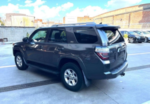 Toyota 4Runner 2015 SUV Usada en Buen Estado, Gasolina, Asientos de Cuero, R17, Tracción Delantera Disponible - Product Image 4