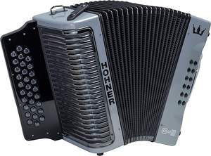 NUEVO Acordeón Hohners Corona C-II F/Bb/Eb - Verde a Dorado, Paquete con Funda, Correas Ajustables y Austin Bazaar - Product Image 2