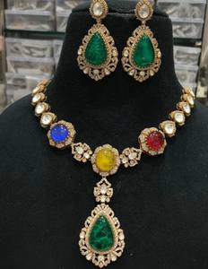 Conjunto de collar Polki de diseñador chapado en oro mate con pendientes, joyería nupcial Para Boda y celebración de fiesta - Product Image 1