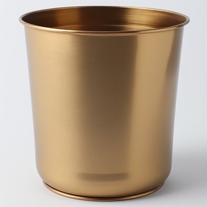 Hosepot antique artisanal en laiton fait à la main d'or avec des détails classiques parfaits pour ajouter une sensation de patrimoine riche aux maisons et aux jardins - Product Image 3