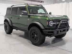 SUV 4x4 2024 avec volant à gauche, sièges en cuir, jantes en alliage d'aluminium R17, toit ouvrant panoramique, caméra de recul 360°, transmission automatique intelligente, bon état - Product Image 3