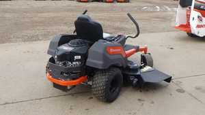 Tondeuse autoportée commerciale Husqvarna MZ54 Zero Turn 2026, 24 CV, plateau de coupe fabriqué ClearCut de 54 pouces, transmission hydrostatique, à vendre - Product Image 3
