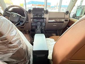 TOYOTA LANDCRUISER DOUBLE CABINE 4X4 MOTEUR DIESEL PICKUPS DISPONIBLE 2023 UTILISÉ ASSEZ - Product Image 5