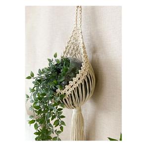 Elegante colgador de plantas de macramé con nudos de varios niveles y longitud ajustable para ideas creativas de exhibición de plantas - Product Image 3