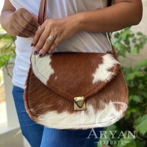 Bolso de mano de cuero de vaca hecho a mano de nuevo diseñador, bolsos de hombro únicos para mujer, bolsos de piel para el pelo, bolsos de mano para mujer - Product Image 1