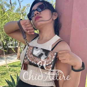 กระเป๋าสตางค์หนังแท้แบบตะวันตกที่ทำด้วยมือมาใหม่พร้อมเครื่องมือดอกไม้สีขาวและคลัทช์หนังวัวสำหรับผมที่เหมาะสำหรับผู้หญิง - Product Image 1