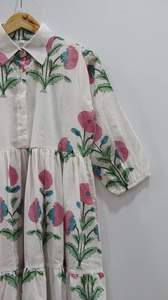 ชุดเดรสคลุมเข่าลายดอกไม้ลำลองฤดูร้อนคอลึกพิมพ์ลายบล็อกยาวมีกระดุมทรงหลวมเอวธรรมชาติ - Product Image 2