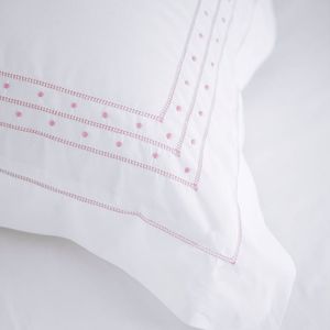 Juegos de fundas de edredón de puntos rosas bordados personalizados, juegos de cama de lujo, sábanas de algodón blanco de alta calidad para el hogar - Product Image 3