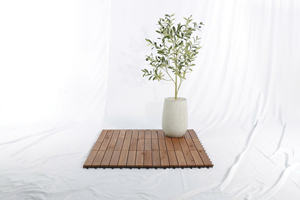 Baldosa de Madera de Acacia con 5 Listones Diseñada para Pisos Exteriores Superficie Duradera y Aspecto de Madera Natural - Product Image 2