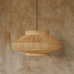 Elégante suspension légère en bambou pour les intérieurs de boutique Eclairage aérien naturel élégant pour les espaces de vie organisés - Product Image 3