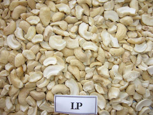 Nueces de Anacardo Crudas Blancas de Alta Calidad, Empaquetado en Bolsa de PP de Grado Alimenticio, Envío al por Mayor a Europa W320 - Product Image 1